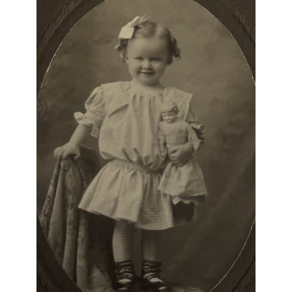 Antique Little Curly Haired Girl And Doll -Cabinet Card Photo - Picture 1 of 6